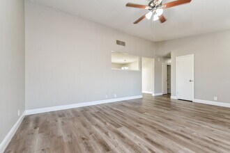 3944 Grapefruit Cir, Unit 1505 in Las Vegas, NV - Foto de edificio - Building Photo