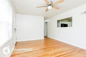 1455 Broadlawns Ln in St. Louis, MO - Building Photo - Building Photo