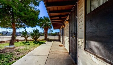 7508 W Orangewood Ave in Glendale, AZ - Building Photo - Building Photo