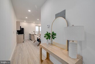 2400 E Huntingdon St in Philadelphia, PA - Building Photo - Building Photo