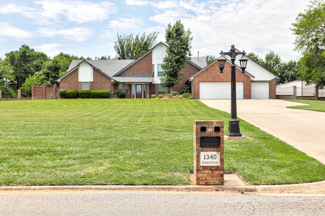 1340 Bryant Cir in Norman, OK - Building Photo