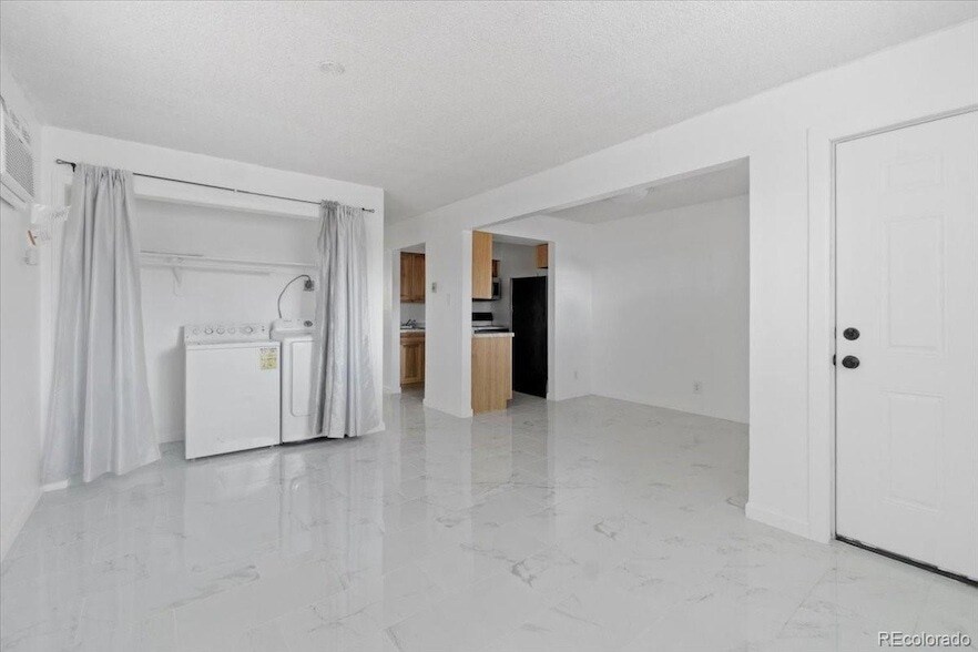 214 S Ingalls St, Unit 1 in Lakewood, CO - Building Photo