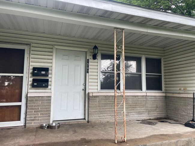 property at 1507 W Phelps St