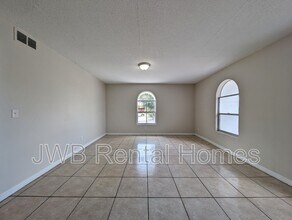 7201 Arlington Expy in Jacksonville, FL - Building Photo - Building Photo