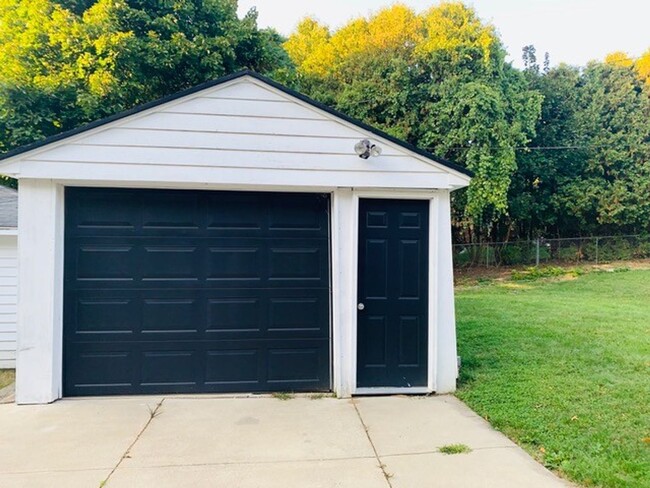 953-955 Drexel Dr NE in Grand Rapids, MI - Building Photo - Building Photo