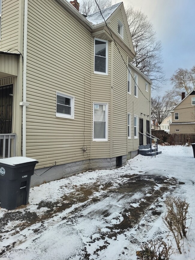 10117 Hampden Ave in Cleveland, OH - Foto de edificio - Building Photo