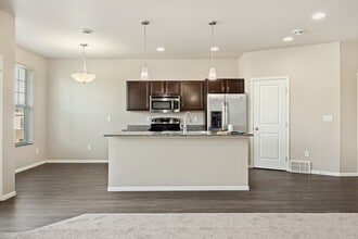 Shadow Wood Townhomes in West Fargo, ND - Building Photo - Building Photo