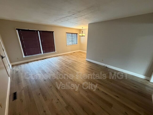 649 8th Ave SW in Valley City, ND - Building Photo - Building Photo