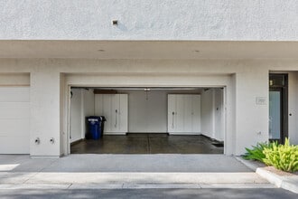 780 E Palm Canyon Dr in Palm Springs, CA - Building Photo - Building Photo