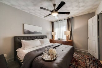 6011 Gaston Ave in Dallas, TX - Foto de edificio - Building Photo