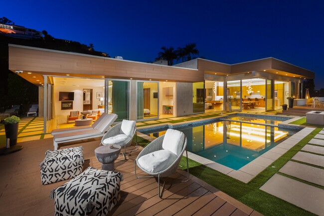 property at 1439 Devlin Dr