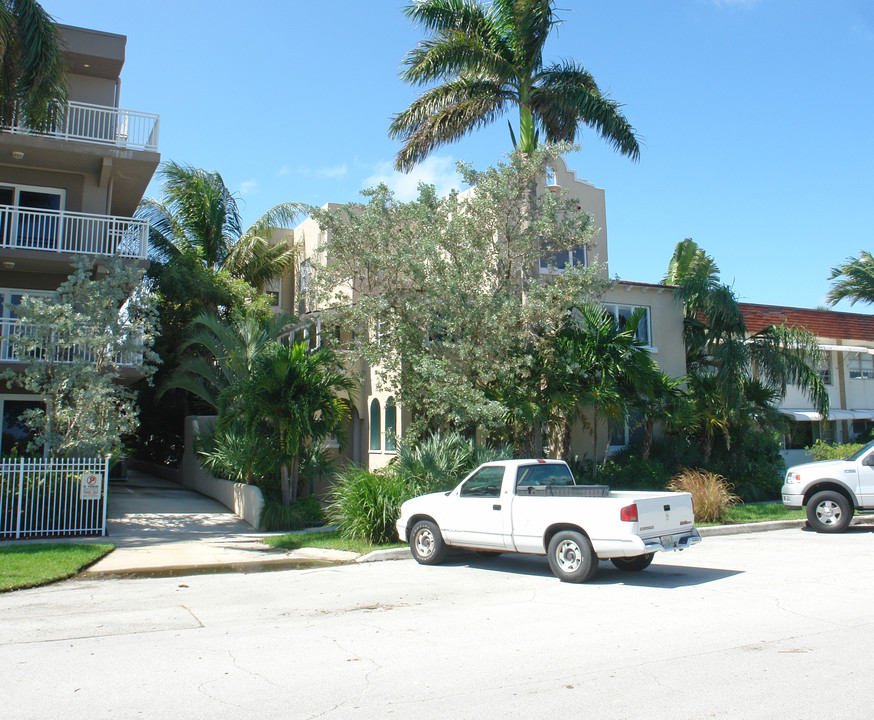 123 S Golfview Rd in Lake Worth, FL - Building Photo