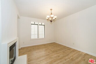 5625 Crescent Park W in Los Angeles, CA - Building Photo - Building Photo