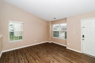 11326 Northwoods Forest Dr in Charlotte, NC - Foto de edificio - Building Photo