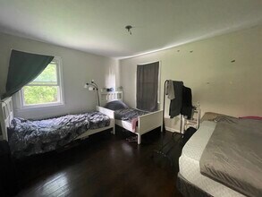 1065 Sayre Rd in Union, NJ - Foto de edificio - Building Photo