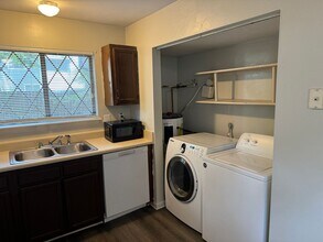 715 S Rosemont Rd in Virginia Beach, VA - Building Photo - Building Photo
