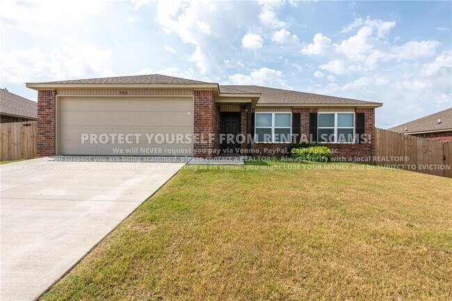 500 W Fitchberg St in Siloam Springs, AR - Building Photo - Building Photo