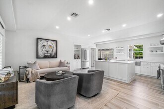 155 Gregory Rd in West Palm Beach, FL - Building Photo - Building Photo