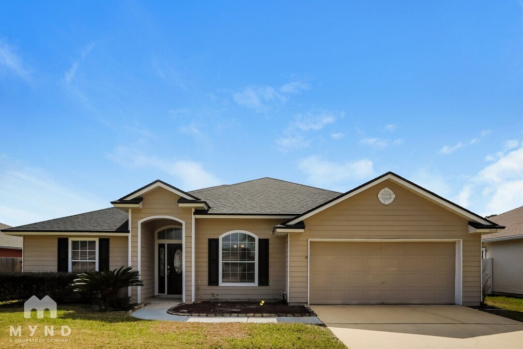 3225 Button Wood Dr in Middleburg, FL - Building Photo