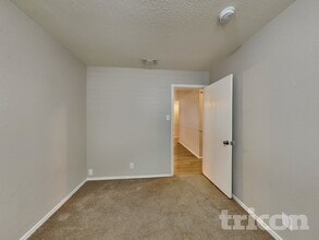 2007 Mission Cove in San Antonio, TX - Foto de edificio - Building Photo