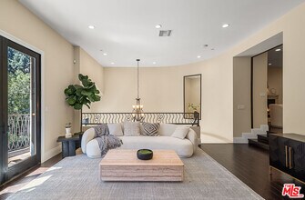 6477 Deep Dell Pl in Los Angeles, CA - Building Photo - Building Photo