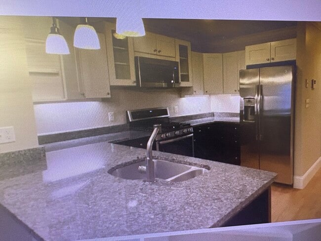 10 Myrtle St, Unit 2
