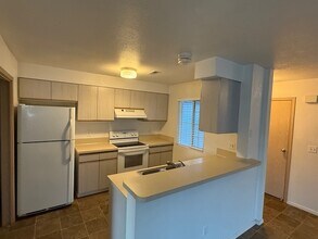 553 S Workland Ln, Unit 201 in Boise, ID - Foto de edificio - Building Photo