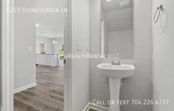 4213 Stoneygreen Ln in Charlotte, NC - Building Photo - Building Photo