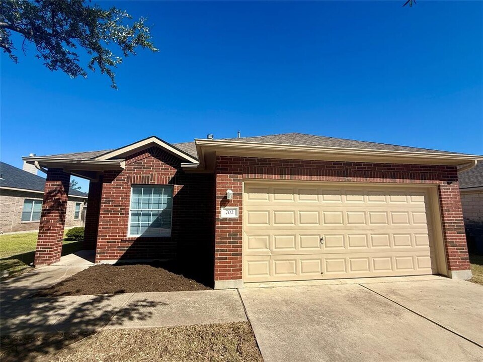 702 Estancia Way in Leander, TX - Building Photo