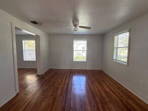704 Jefferson St in Bastrop, TX - Building Photo - Building Photo