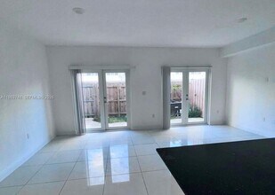 14443 SW 260th St in Princeton, FL - Building Photo - Building Photo