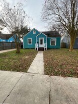 715 10th Ave N in Texas City, TX - Building Photo