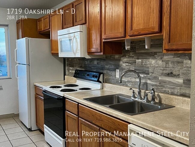 property at 1719 Oakshire Ln
