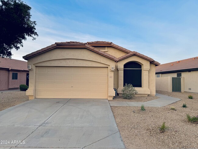 21832 N 48th Pl in Phoenix, AZ - Foto de edificio - Building Photo