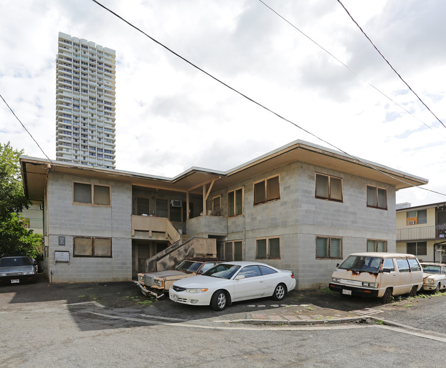 829 Waiaka Pl in Honolulu, HI - Building Photo