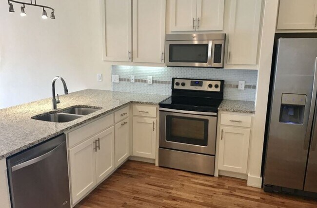 Ross at Live Oak Townhomes in Dallas, TX - Foto de edificio - Building Photo