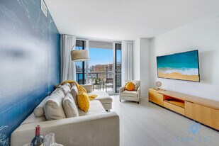 2602 E Hallandale Beach Blvd in Hallandale Beach, FL - Building Photo