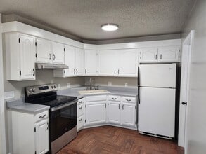 1705 Avenue G in Dodge City, KS - Building Photo - Building Photo