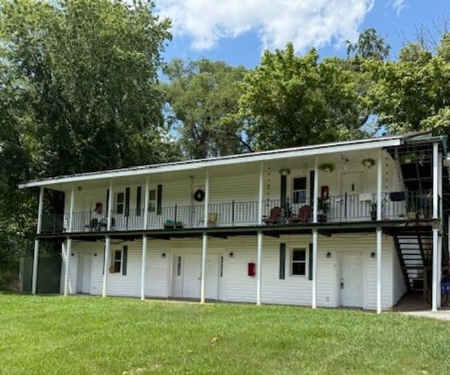 property at 1208 Bloomingdale Rd