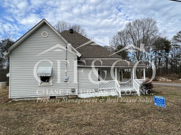 297 Old Pacolet Rd in Cowpens, SC - Building Photo