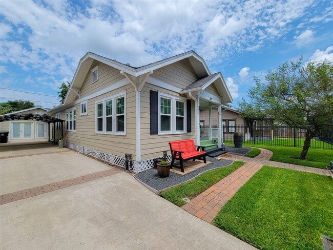 807 Tabor St in Houston, TX - Building Photo - Building Photo