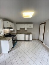 2404 S 18th St, Unit 2 in Pittsburgh, PA - Foto de edificio - Building Photo
