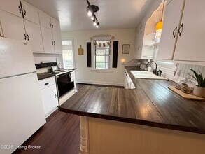 1445 Campbellsville Rd in Hodgenville, KY - Building Photo - Building Photo