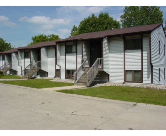 Southside Townhomes in Kendallville, IN - Building Photo