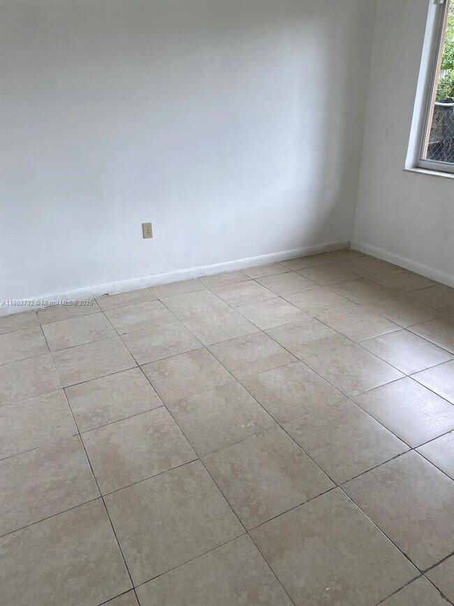 585 NW 15th St in Florida City, FL - Building Photo - Building Photo