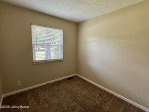 6910 Village Green Blvd in Pewee Valley, KY - Building Photo - Building Photo