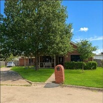 1008 Treys Ct in Sanger, TX - Building Photo