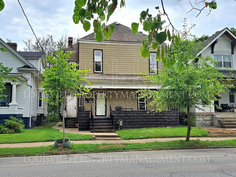 628 E Oak St in Louisville, KY - Building Photo