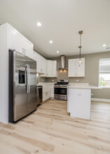 717 N Parkside Ave in Chicago, IL - Building Photo - Building Photo