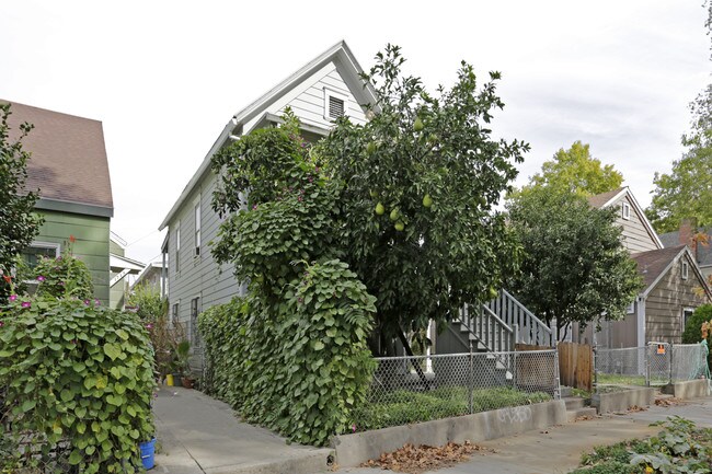1721 U St in Sacramento, CA - Foto de edificio - Building Photo